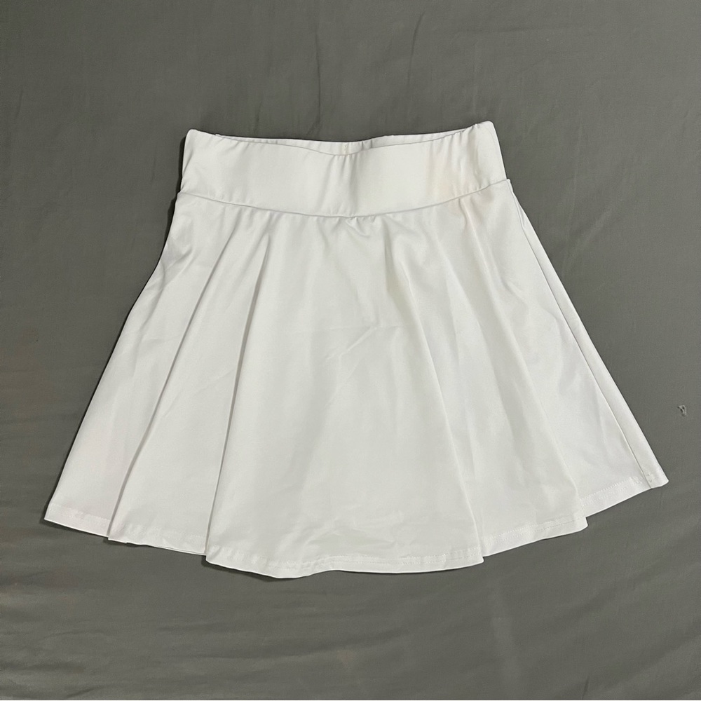 white high-waisted pleated golf / tennis skirt